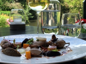 hier Vervreemden Flikkeren Eten op een heel bijzonder terras - Indebuurt.nl - Restaurant de Monnikendam