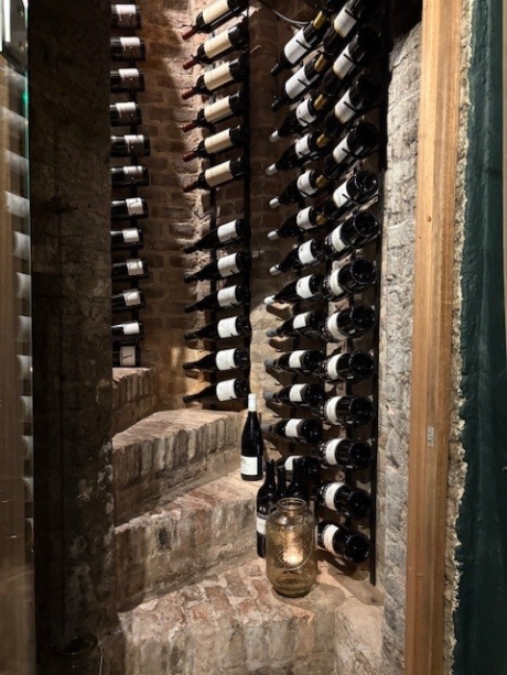 Geen wijnkelder maar een wijntrap
